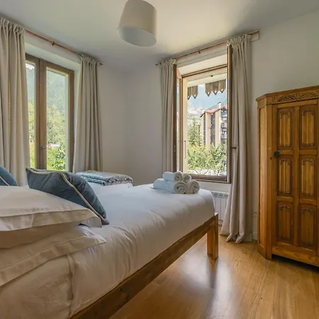 Chalet Whitmoore Argentiere - Walk To Grands Montets Sleeps 7 - Happy Rentals *