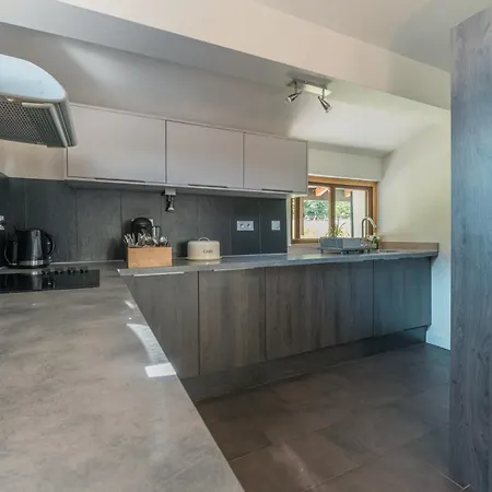 Chalet Whitmoore Argentiere - Walk To Grands Montets Sleeps 7 - Happy Rentals Chalet Chamonix