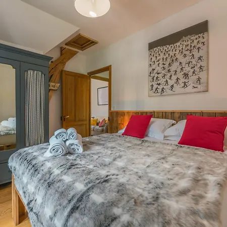 Chalet Whitmoore Argentiere - Walk To Grands Montets Sleeps 7 - Happy Rentals *