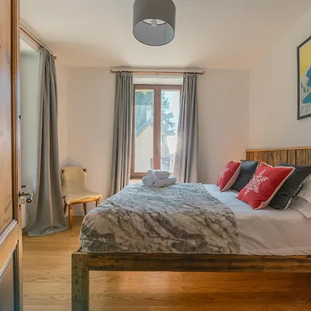 Chalet Whitmoore Argentiere - Walk To Grands Montets Sleeps 7 - Happy Rentals Chalet Chamonix