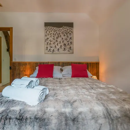 Chalet Whitmoore Argentiere - Walk To Grands Montets Sleeps 7 - Happy Rentals Chalet Chamonix